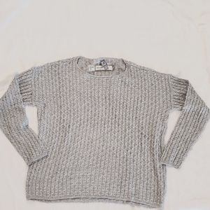 Ladies light weight round neck sweater.